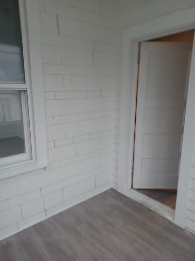 Building Photo - 539 Summer Ave