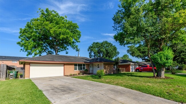 Building Photo - 9109 Lugary Dr