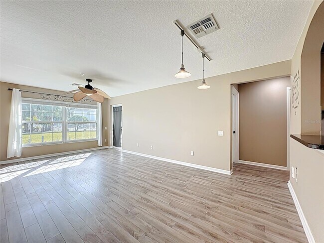 Building Photo - 3960 Southpointe Dr