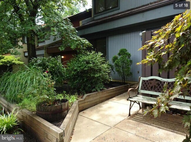 Building Photo - 2172 Cartwright Pl