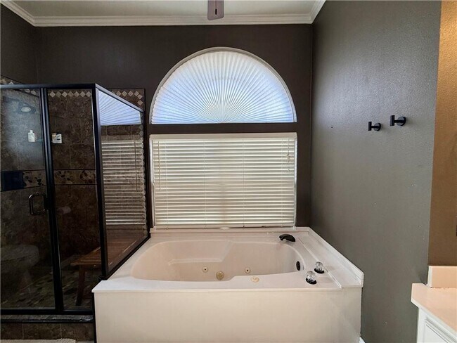 Building Photo - 101 Fox Glove Ln