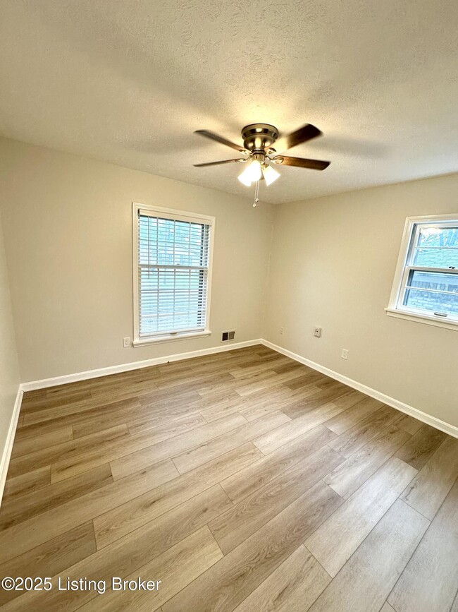 Building Photo - 6203 Lynnchester Dr