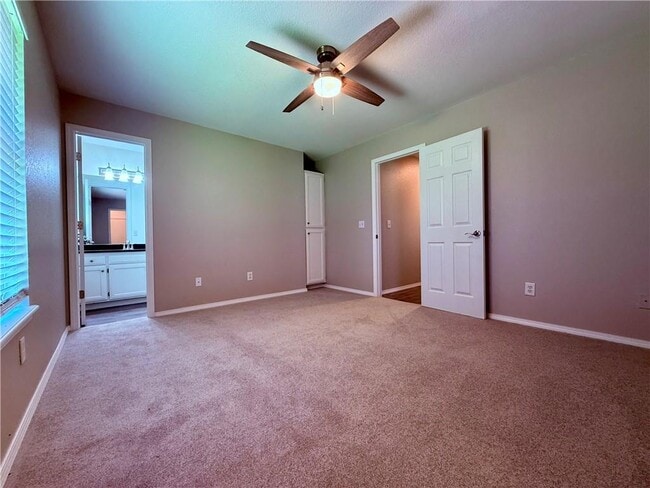 Building Photo - 2107 Oakwood Ave