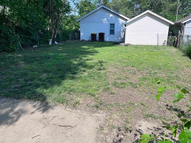 Building Photo - 3011 Saner Ave