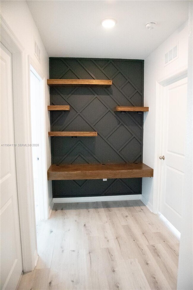 Building Photo - 105 Lacewing Pl