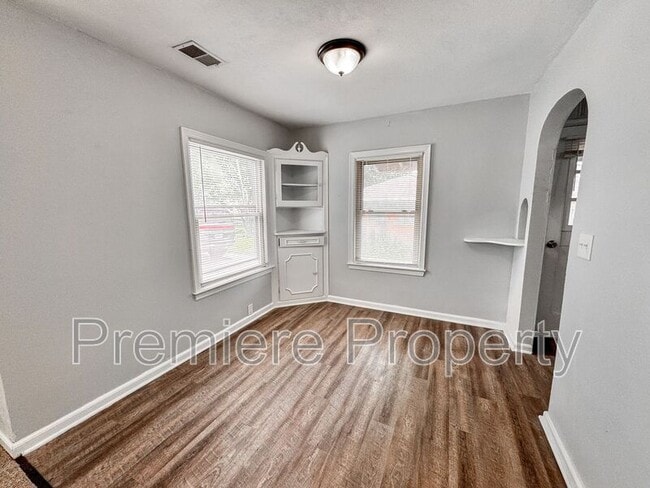 Building Photo - 1107 W 27th St S