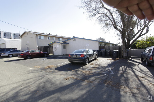 Building Photo - 708 Delaware St