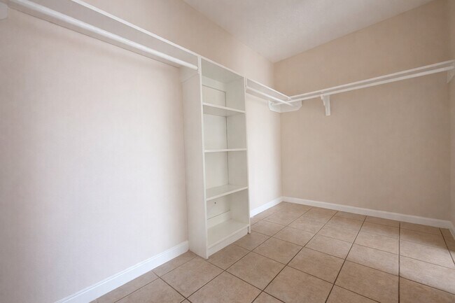 Building Photo - 2210 Sunset Trail