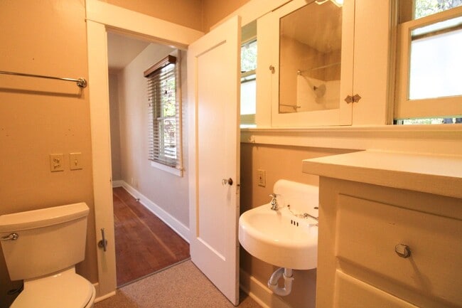 Building Photo - 2 Bedroom Bungalow Downtown SLO with Garage