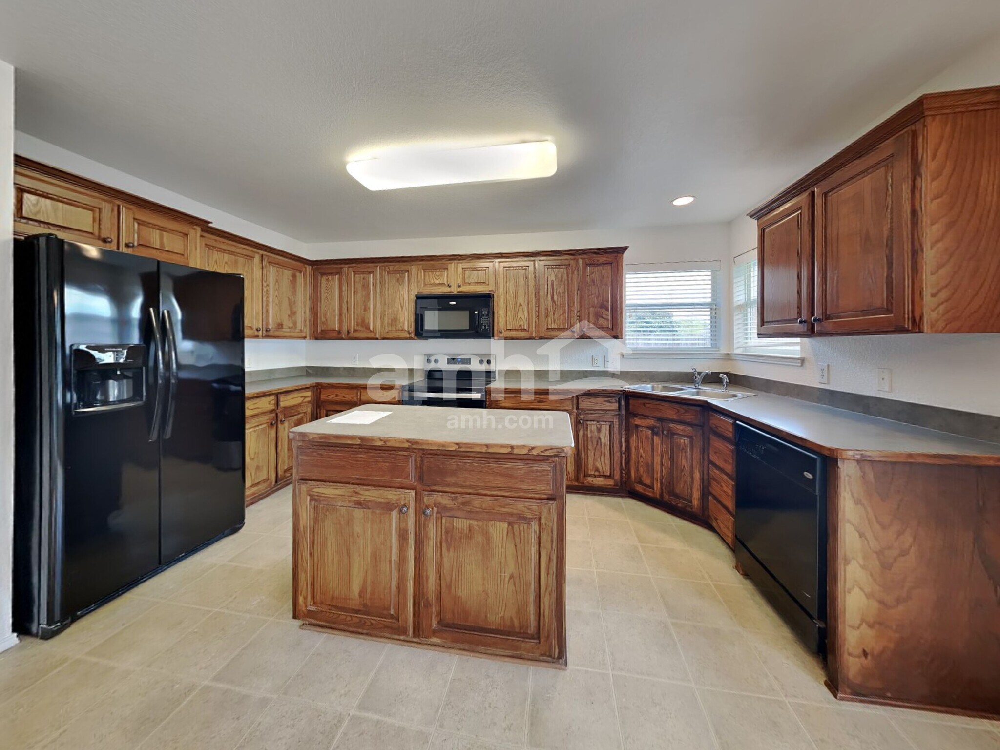 Building Photo - 733 Morgan Dr