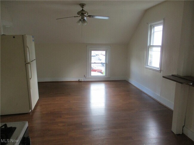 Building Photo - 203 S Diamond St