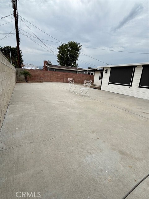 Building Photo - 1221 N Aldenville Ave