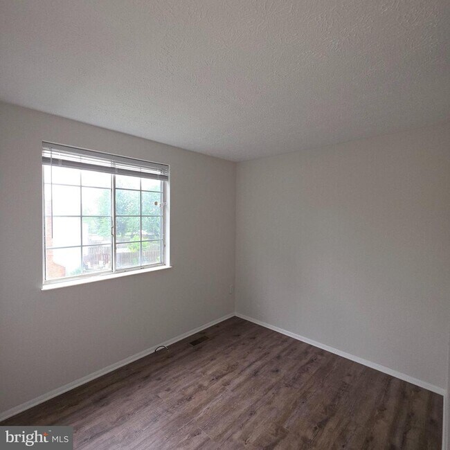 Building Photo - 1758 Springfield Ln