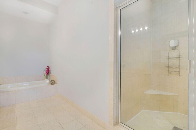 Building Photo - 801 S Olive Ave