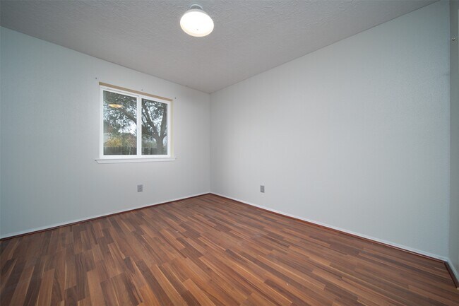 Building Photo - 2411 Gunston Ct