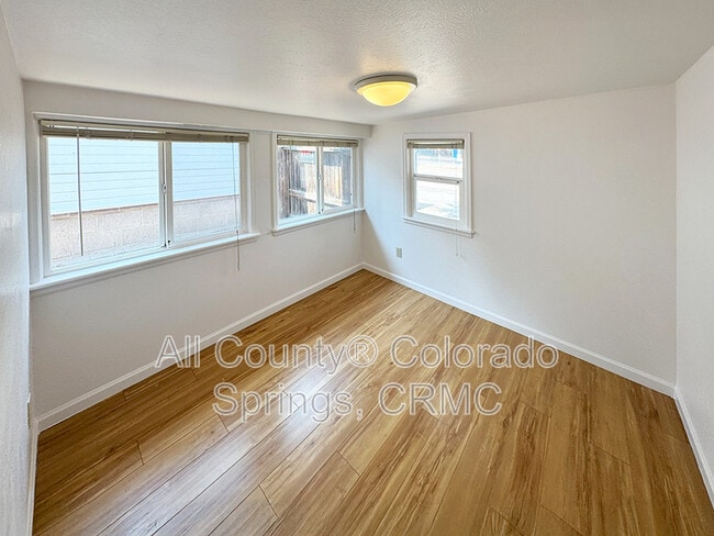 Building Photo - 209 S 25th St