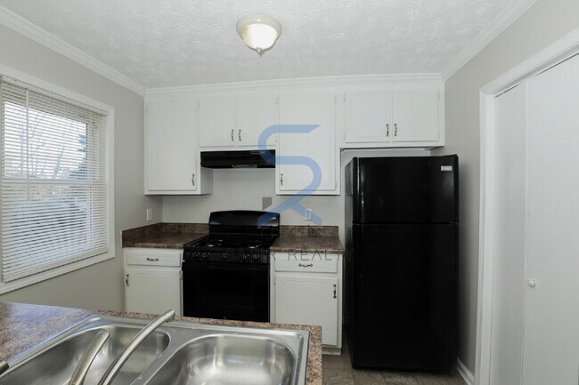 Building Photo - Move in before February 28th and choose your reward: a $250 Amazon Gift Card or a 55 Smart TV!