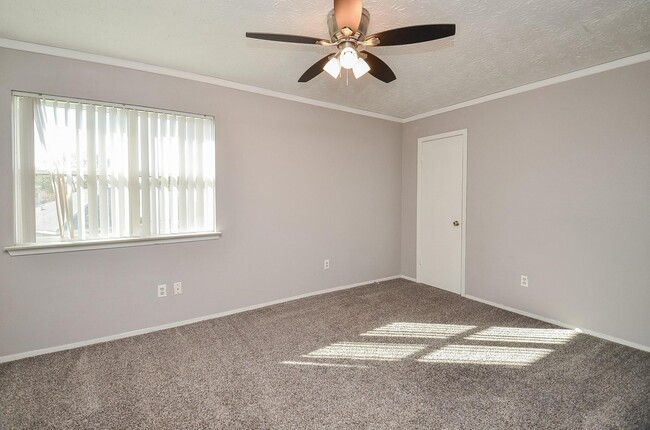 Building Photo - 18723 Lippizaner Dr