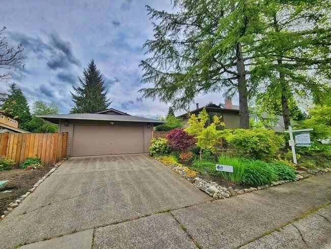 Primary Photo - Beautiful 4 Bed 1.75 Bath Home Near Microsoft