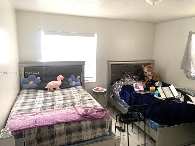 Building Photo - 5930 NW 20th St