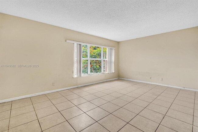 Building Photo - 3750 SW 60th Terrace