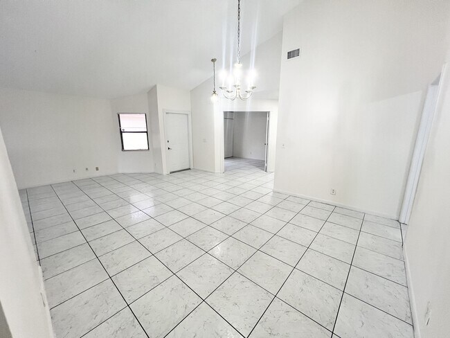 Building Photo - 210 Maddy Ln