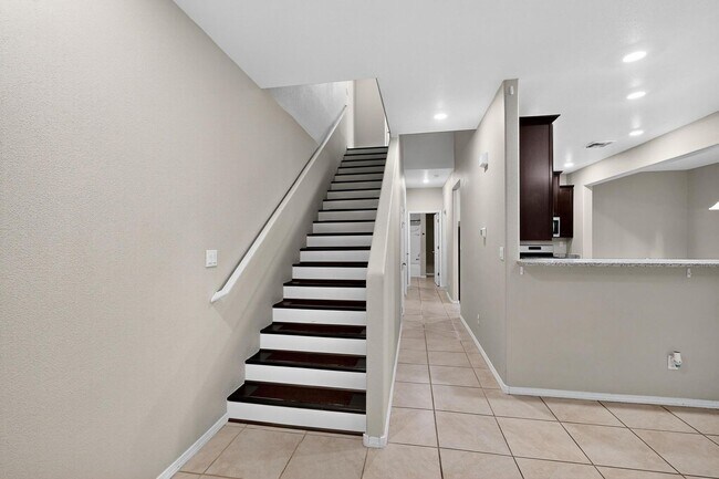 Building Photo - Executive 2 story Town house 4 Bedroom 3 b...