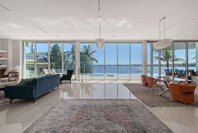 Building Photo - Luxurious Bay Front Home