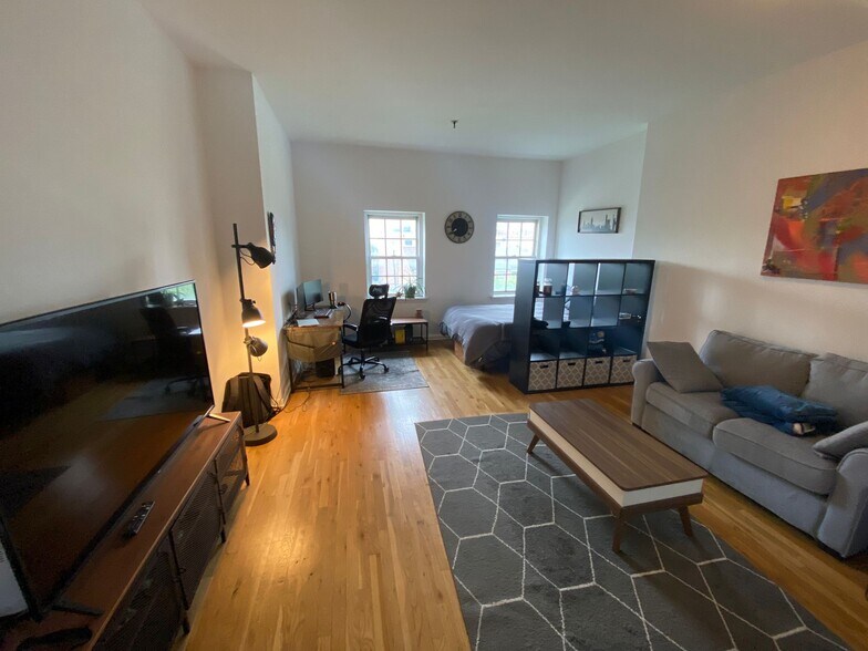 Building Photo - 227 Christopher Columbus Dr