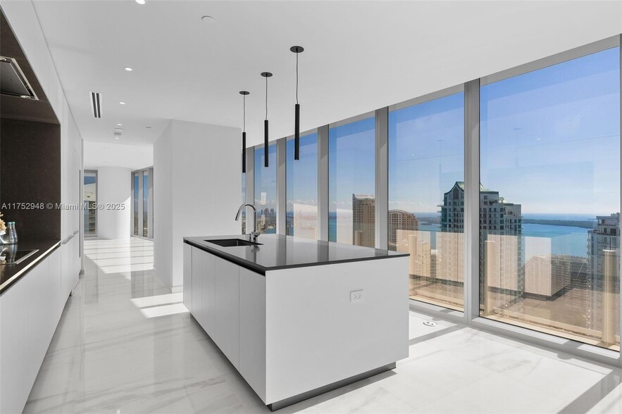 Primary Photo - 300 Biscayne Boulevard Way