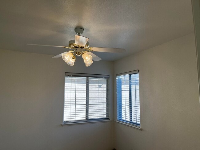 Building Photo - 686 Millbrook St