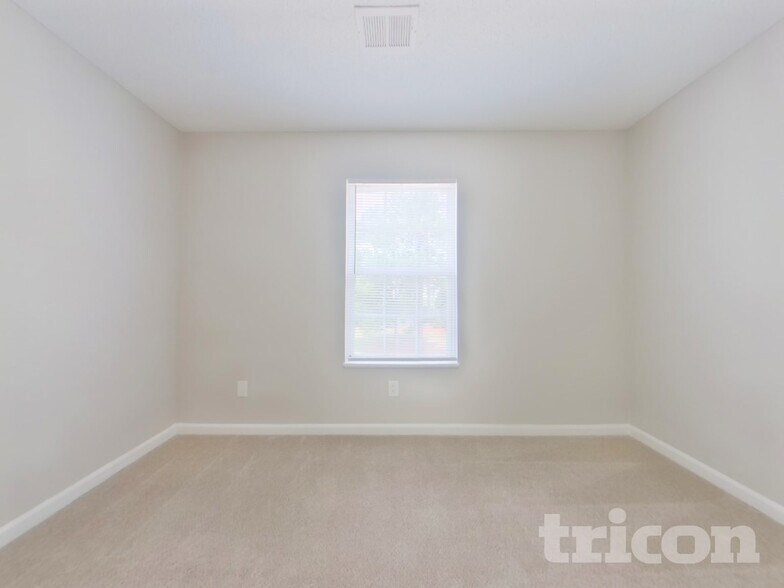 Building Photo - 672 Thornhill Dr