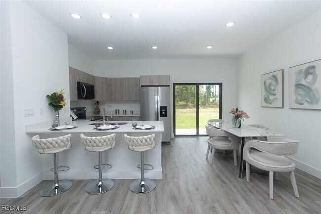 Building Photo - 6027 Pecan Cir