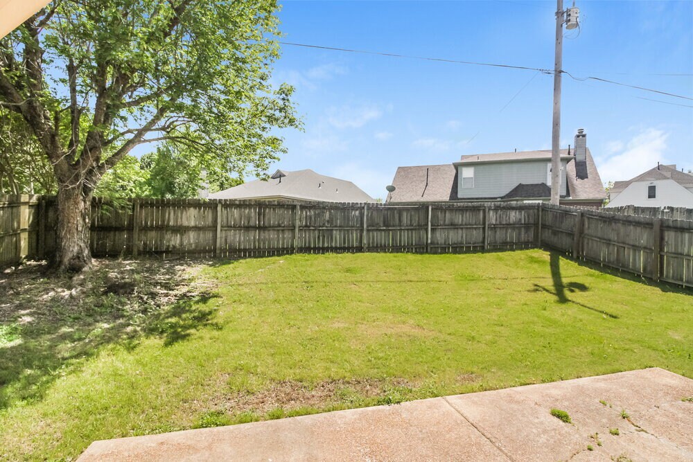 Building Photo - 6987 Country Walk Dr