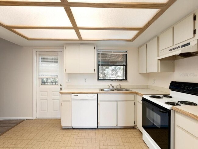 Building Photo - 533 E Curlew Pl