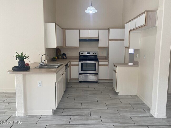 Building Photo - 8563 W Mission Ln