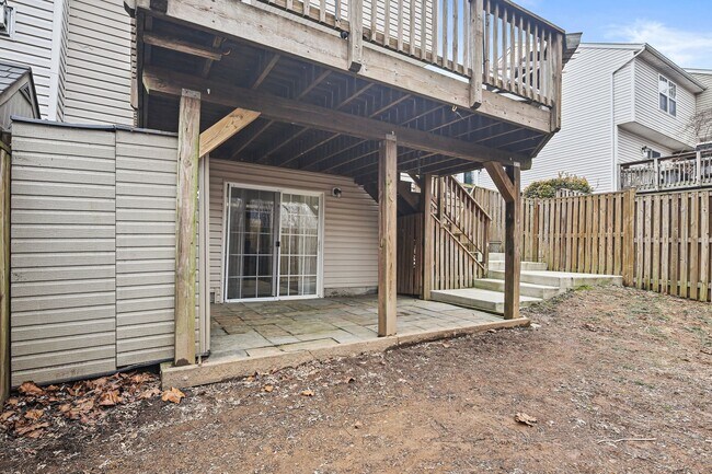 Building Photo - Bright & Spacious 3-Bedroom, 2 Full & 2 Half Bath in New Market