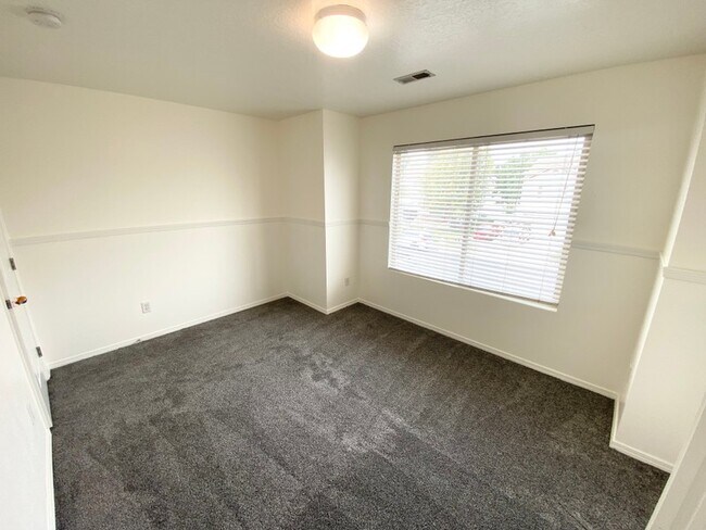 Building Photo - 1243 W 520 S