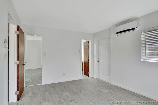 Building Photo - 1000 SW 30th St
