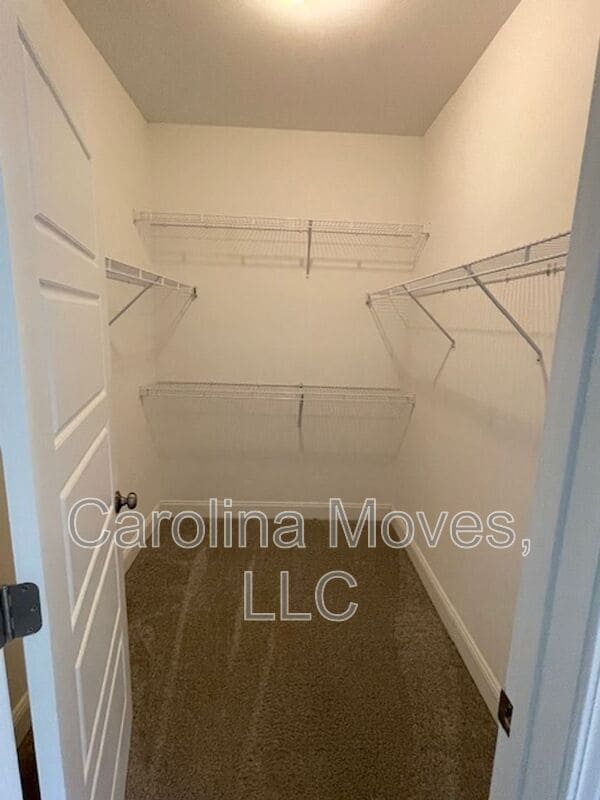 Building Photo - 5 Lombard Ln