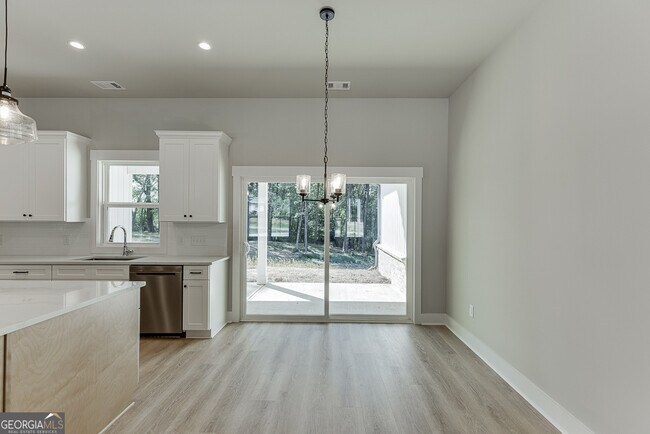 Building Photo - 125 Rains Rd