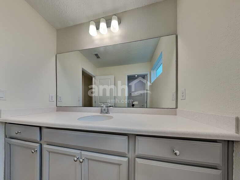 Building Photo - 173 Edge Park Trl