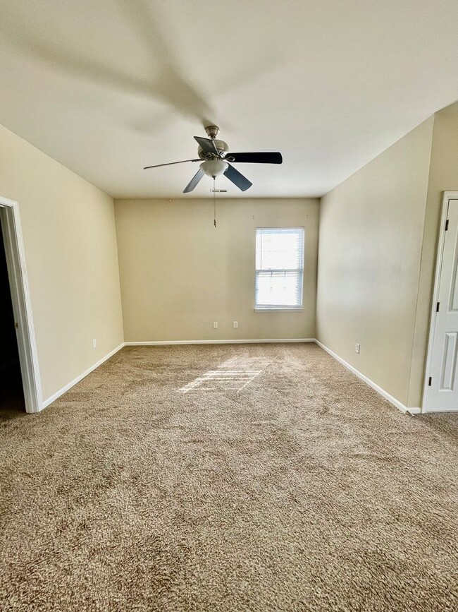 Building Photo - This adorable 3 bedroom, 2 bathroom home i...