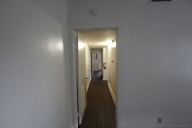 Building Photo - Schedule A Tour Today! 1 Bedroom 1 Bath Apartment in the Heart of Tyler!