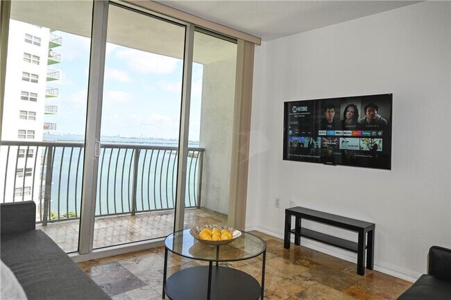 Building Photo - 1750 N Bayshore Dr