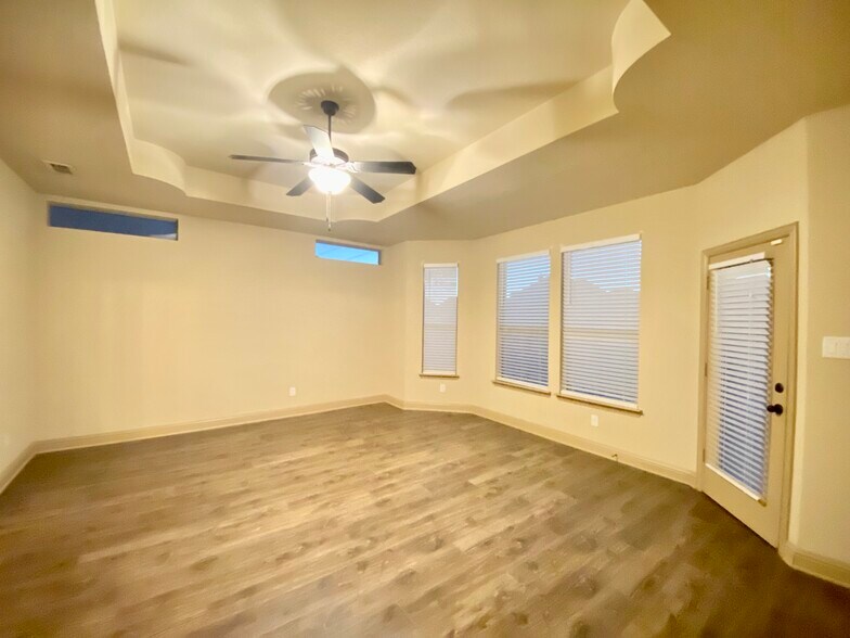 Master Bed - 2752 Waters Edge Dr