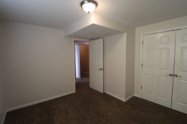 Building Photo - Spacious Town home for rent!