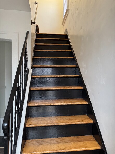 Building Photo - 15878 Kentucky St