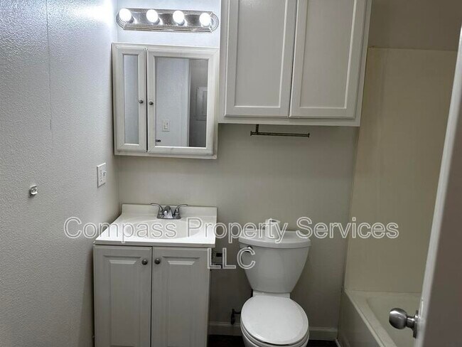 Building Photo - 507 Dunbar Ave