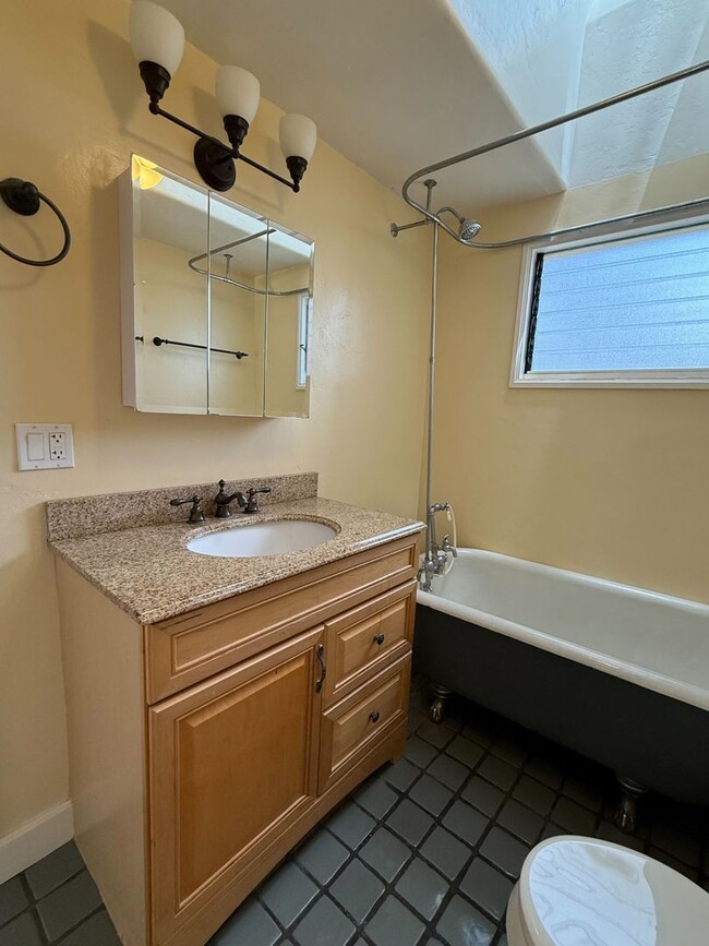 Building Photo - Fantastic Home in New Monterey Near DLI